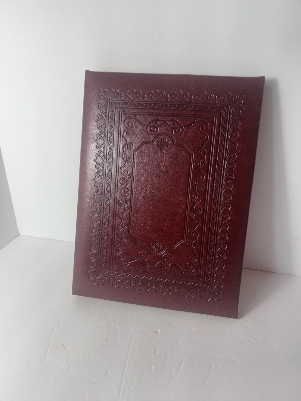 Classic Embossed funeral book - Burgundy